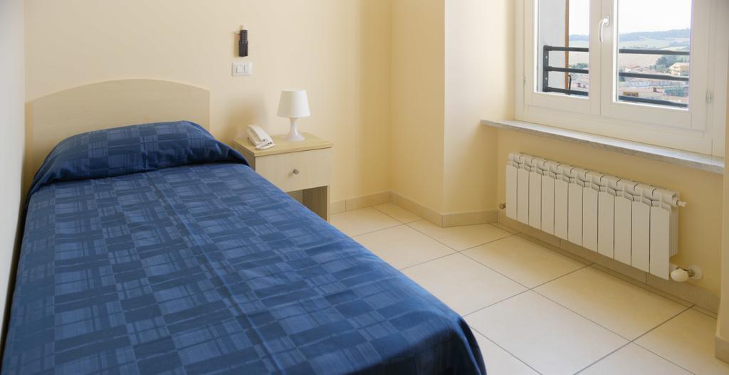 Pensione Piemonte Loreto Habitación foto